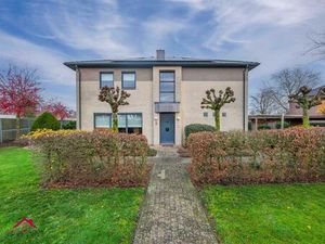 Ruime vrijstaande en instapklare woning in hedendaagse stijl