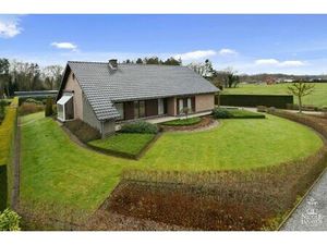 Vrijstaande gelijkvloerse gezinswoning met 4 slaapkamers en prachtige tuin