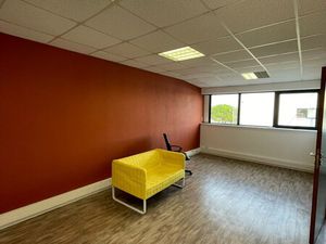 Location Local Professionnel 837m²