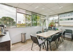 Location Local Professionnel 249m²