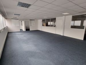 Location Local Professionnel 283m²