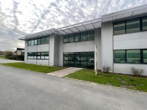 Location Local Professionnel 300m²