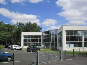 Location Local Professionnel 647m²