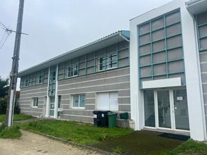 Location Local Professionnel 164m²