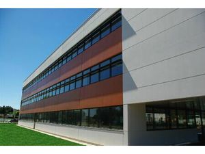 Location Local Professionnel 1 437m²