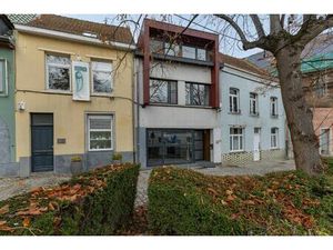 Commercieel gelijkvloers met duplex in centrum Halle