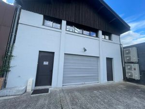 Location Local Professionnel 240m²