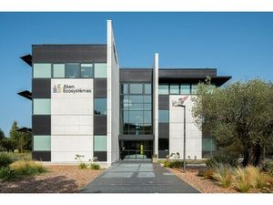 Location Local Professionnel 1 495m²