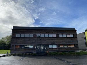 Location Local Professionnel 768m²