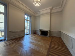 Location Local Professionnel 100m²