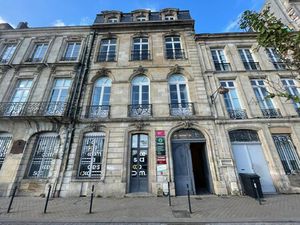 Location Local Professionnel 1 550m²