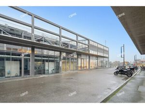 Location Local Professionnel 588m²