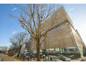 Location Local Professionnel 271m²