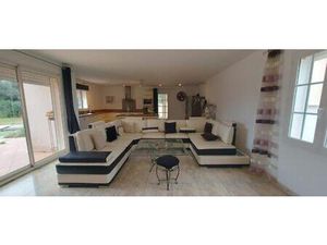 GARD. 30.GENERAC. Belle maison de 184 m2 sur terrain arboré de 1264 m² avec piscine