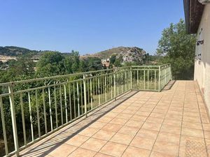 Villa T4 avec vue dominante sur le village de Laroque de Fa