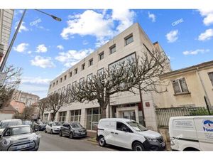 Achat Local Professionnel 682m²