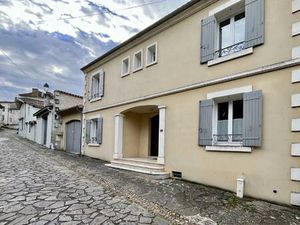 Charmante maison d'architecte offrant 3 chambres et un confort de vie optimal!