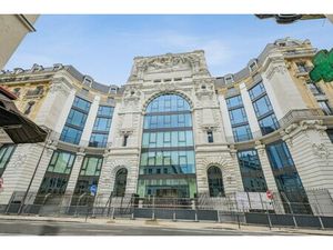 Location Local Professionnel 11 356m² PARIS 18ème