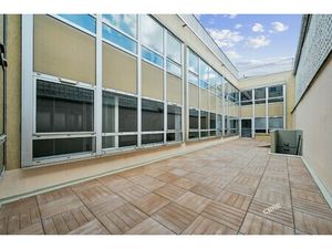 Achat Local Professionnel 737m²