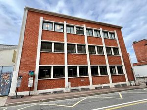 Achat Local Professionnel 931m²