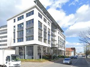 Location Local Professionnel 10 392m²