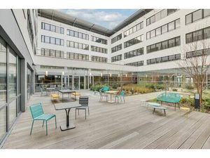 Location Local Professionnel 12 679m²