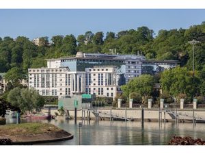 Location Local Professionnel 7 493m² SEVRES 92310