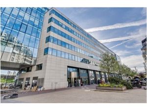 Location Local Professionnel 7 723m²