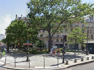 Location Local Professionnel 1 693m²