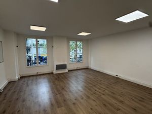 Location Local Professionnel 227m²