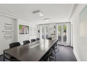 Location Local Professionnel 241m²