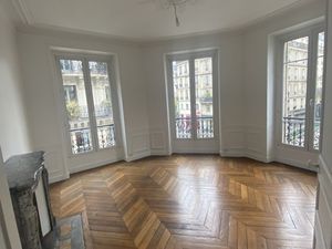 Location Local Professionnel 83m²