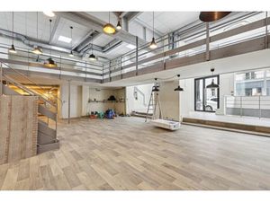 Location Local Professionnel 680m²