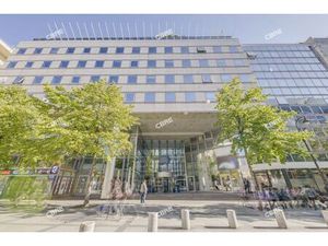 Location Local Professionnel 688m²