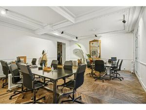 Location Local Professionnel 699m²