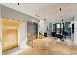 Location Local Professionnel 395m²