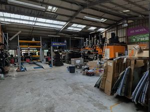 entrepot commercial à louer