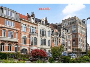 Commercieel te koop in Brussel met 5 slaapkamers