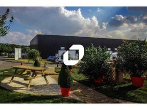 A LOUER  LOCAUX D'ACTIVITE ACCES IMMEDIAT A1 ET N104