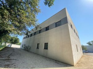 Location Local Professionnel 65m²