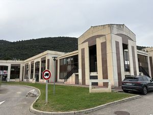 Location Local Professionnel 2 527m²