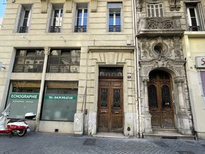 Location Local Professionnel 206m²