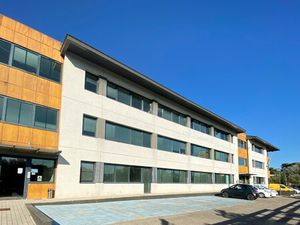 Location Local Professionnel 2 208m²