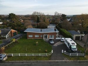 Maison à vendre avec garage et terrasse   Loyers (VBD63664)