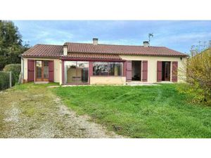 Maison traditionnelle de plain pied de 114 m² 6 pièces sur parcelle de 1658 m² garage et p