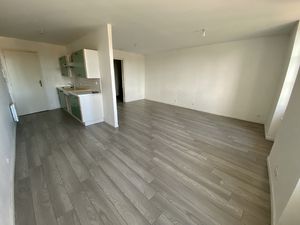 Appartement à louer - CUERS