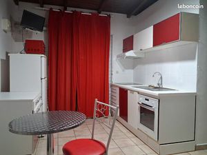 Jolie studio de 22m2 avec piscine en bas de villa