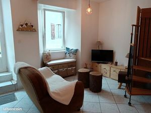 Loue T3 : maison de ville : Heches