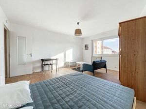 Studio meublé de 32m rénové proche Gare