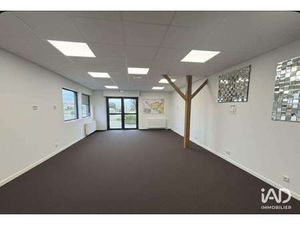 Location Bureaux et commerces à Theix-Noyalo (56450) : à louer / 172m² Theix-Noyalo